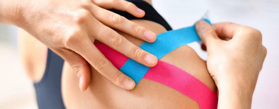 A kinesio szalagok (Kinesio Tape) teljes útmutatója – sportrehabilitáció és izomfájdalom csillapítása
